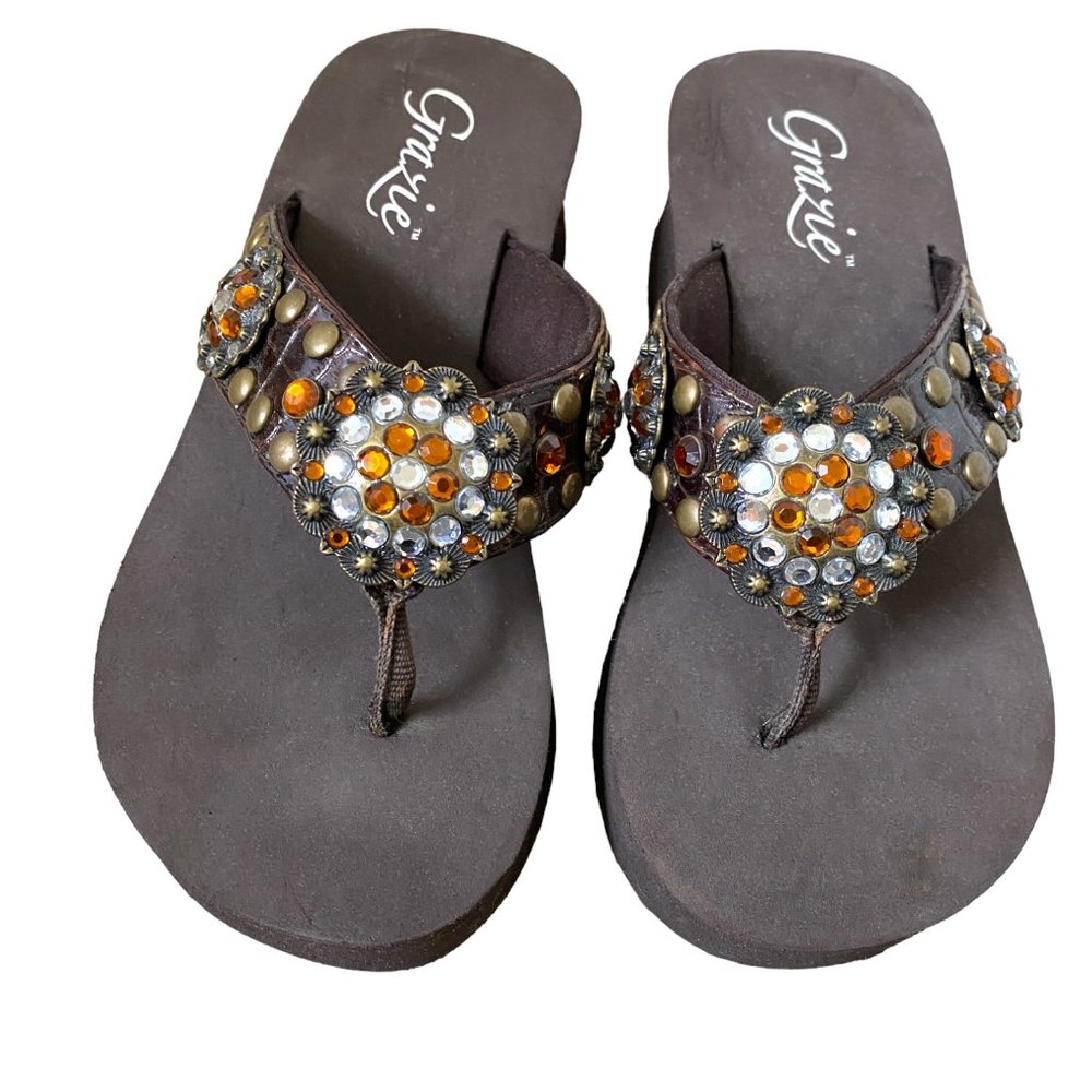 Grazie Brown Clear Amber Rhinestones Medallion Rivets Wedge Sandal Sz 7.5